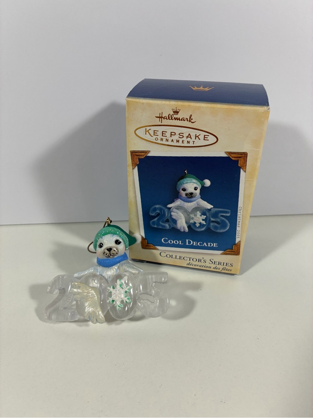 Hallmark Keepsake Ornament 2005 Cool Decade 6th In Series Seal in Hat Scarf VTG